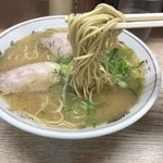 白龍ラーメン - 麺は中細麺！