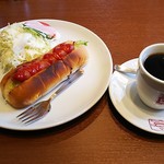 カフェヨシノ - ブレンドコーヒー（400円）、モーニングA ホットドック・サラダ（＋200円）