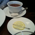 カフェ エメ・ヴィベール - ｾｯﾄの紅茶