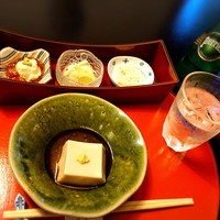 とうふ屋うかい 鷺沼店 - 胡麻豆腐と3種の味付けで楽しむ湯葉