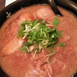 らーめん　真風 - スープたっぷり！ 水菜だけはあまり好きでないけど