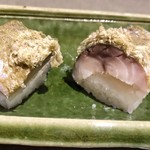 旬彩和遊 楠 - 鯖のバッテラ寿司。鯖が肉厚でお米は少なめ