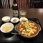 天香餃子 - H30.5　マーボー豆腐あんかけ土鍋ご飯