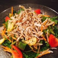 農園野菜とチキンのサラダ