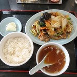 琥珀 - 肉野菜炒め650円＋半ライス150円