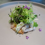 イチリン ハナレ - 季節の貝：鳥貝 赤貝 帆立 マイクロリーフ 生姜で2