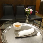 Kamakura Yamashita Hanten - お茶とおしぼりのサービス