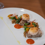 オクサリス - 【前菜（アントレ）之一】、"煎鰕仁（むきえびソテ）"＋"猪腿肉（ぶたもゝにく）"