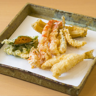 Edomae tempura where you can enjoy local Akita seafood and mountain produce