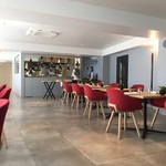 ENEKO Tokyo - 明るい店内