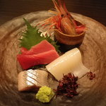 寿司田 - イワシ、イカ、マグロ、エビのお刺身