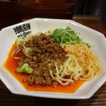 HAJIME - 汁無担々麺　店内のポスターには「成都式」との文字