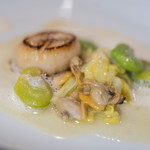 オクサリス - 【前菜（アントレ）之二】、蛤蜊（あさり）に春甘藍（はるはぼたん）