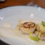 オクサリス - 【前菜（アントレ）之二】、"煎蝦夷扇貝（ほたてがひソテ）"