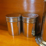 ラーメン二郎 - 卓上調味料