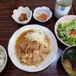 おはな - 豚の生姜焼定食
ご飯、味噌汁、サラダ、漬物、ふりかけ。取り放題！