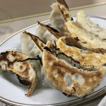 新味覚 - 餃子アップ
            焼き色もバラバラ、よく焼きのカスタマイズはなし