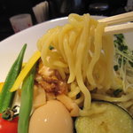 麺屋 波 - モチっと、ツルっと舌触りのいい太麺。