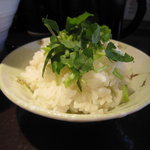 麺屋 波 - 小さいお皿に盛られたごはんが用意されて。