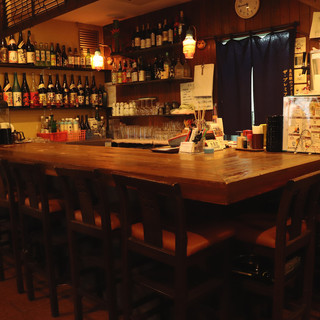 お一人様から利用しやすいカウンター席！サクッと飲みたい方やお仲間同士のご利用に◎