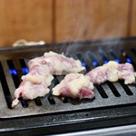 焼肉 ホルモン 花牛 - にんにくサガリ