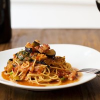 茄子とベーコンの自家製トマトソースのスパゲティーニ
