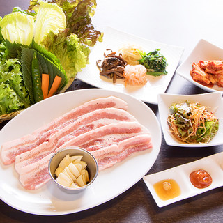 Samgyeopsal with domestic meat! All you can eat wrapped vegetables! ?