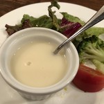 トラットリア アジアーゴ - じゃがいものスープとサラダ