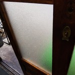 福楽 - 木枠のドアを内側から