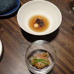 アコルドゥ - 醤酢に　蒜　搗き合てて　鯛願う 我にな見えそ　水葱の羹