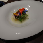 アコルドゥ - 魚のコンフィタード アヴォカドと若いハーブ　チーズのフォン