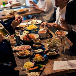 お料理は創作酒場料理。誰もが楽しめる「自由」な酒場