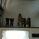 ラーメン二郎 - 券売機上の置物