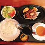Tomisu亭 - ヒレステーキセット￥2400(ステーキ、卵入コンソメスープ、フレンチドレッシングのサラダ、ライスかパン、お漬け物、ステーキソース、コーヒー付)