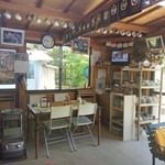 こびそ - 店内は山小屋のような内観