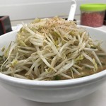 ラーメンみそや - 大盛りのもやし