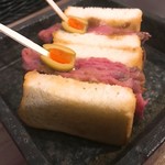 原価ビストロBAN！ - ローストビーフのホットサンド（裏メニュー）