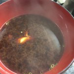 すしごはん 馬ん場 - 赤だしの中の粗も大きくて美味しいです。