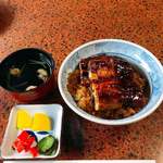 中六 - うなぎ丼 3切れ 1880円(税込)