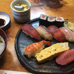 旭鮨 - 料理写真:にぎりランチ\1080