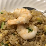 中国料理 一楽 - 海老は揚げていない、なので白さが食彩のアクセント。海老が主役か？海老味噌が主役か？それは食べる方の感受性次第です。