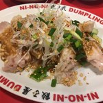 餃子屋 弐ノ弐  - 棒棒鶏 420円 お皿までしっかり冷やされてます。濃厚なゴマだれも美味