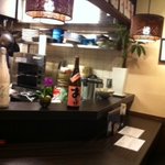 居酒屋 かんなり - 店主かずなりがカウンターでウマイ料理と酒を提供