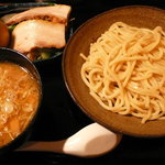 三ツ矢堂製麺  - マル得つけめん（￥1020）。汁はゆず風味で甘めの味わい