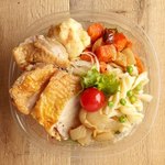 シナグロ ORGANIC SALAD & CAFE - ミート＆ハーベスト季節野菜とカムカム入りローストチキン