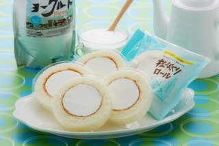 h Iwate tetoteto - 松ぼっくり×花月堂/プランタンプランコラボ商品「松ぼっくりロール」！好評販売中！手づくりアイスクリーム牧舎「松ぼっくり」のこだわりの「牧舎のヨーグルト」を使用し、ふわふわ生地となめらかクリームの濃厚で爽やかなロールケーキです。