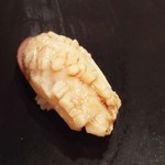 鮨 竜介 - 炙りホッキ