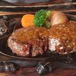 ハンバーグは半分に切って裏返し