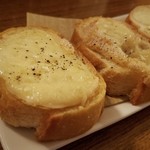 浮島下町バル Cap's - 十勝産ラクレットチーズトースト