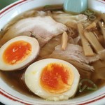 新月 - ワンタン麺　煮玉子　850円